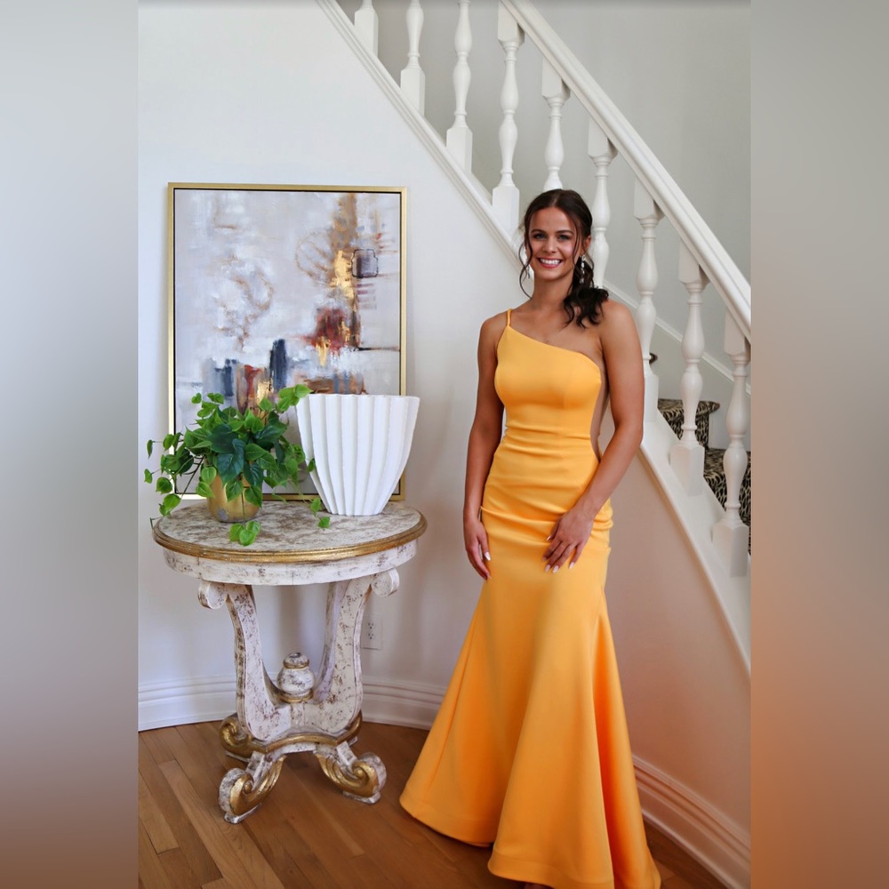 Jovani Size 4 Yellow One Shoulder Formal/Prom Dress.